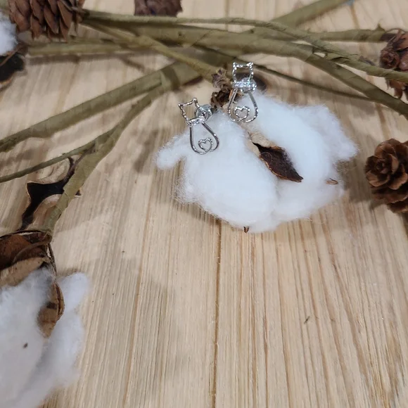 🐱🐱NEW🐱🐱ADORABLE!! Hollow Cat Earring with CZ'S on the collar in 925 Silver - Picture 8 of 13